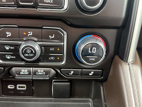 Used 2023 Chevrolet Tahoe Premier AWD/4WD image 37