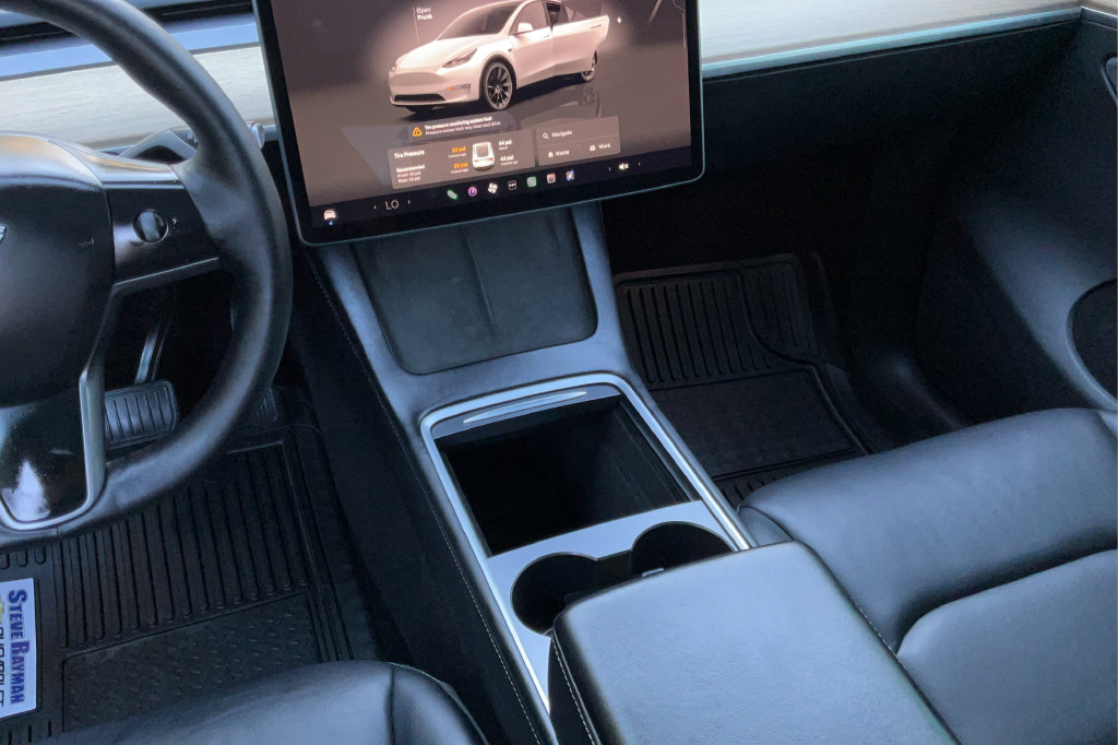 Used 2024 Tesla Model Y 2WD image 14
