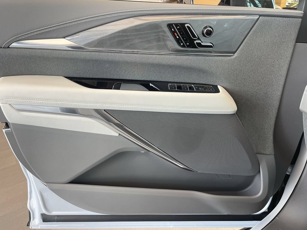 New 2026 Cadillac Escalade IQ Luxury 1 w/ LPO, Floor Liner Package AWD/4WD image 34