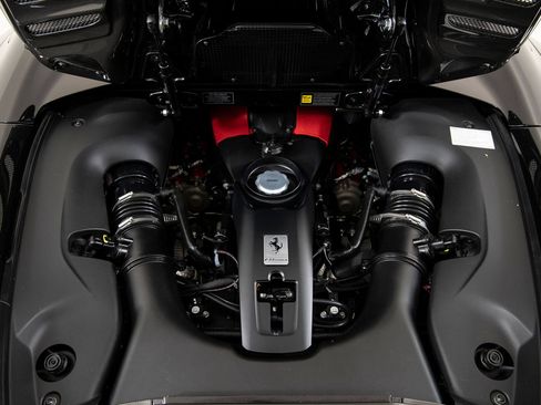 Certified 2022 Ferrari F8 Tributo RWD image 35