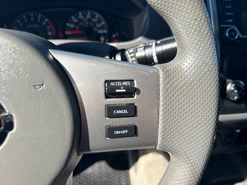 Used 2018 Nissan Frontier SV image 17