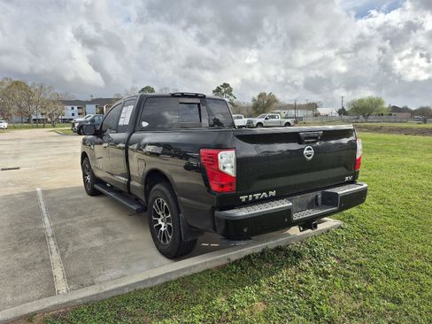 Used 2020 Nissan Titan SV w/ SV Convenience Package image 4