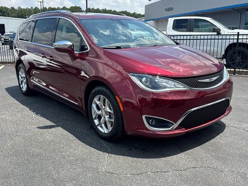 Used 2018 Chrysler Pacifica Limited FWD image 4