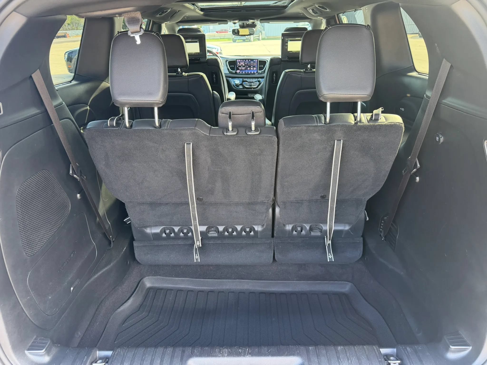 Used 2022 Chrysler Pacifica Touring-L w/ Uconnect Theater Family Group AWD/4WD image 42