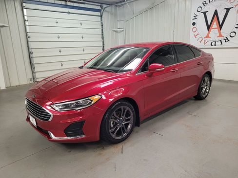 Used 2020 Ford Fusion SEL image 2