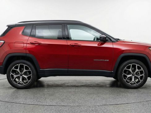 Used 2025 Jeep Compass Limited AWD/4WD image 11