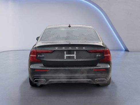 Used 2022 Volvo S60 B5 Momentum image 4