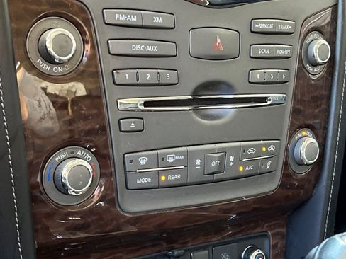 Used 2017 Nissan Armada Platinum w/ Interior Lighting Package RWD image 22