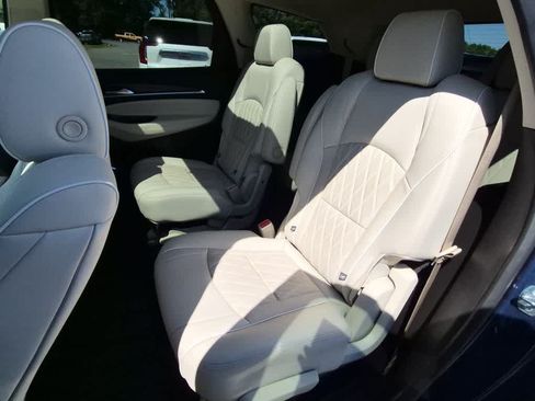 Used 2023 Buick Enclave Avenir w/ Avenir Technology Package AWD/4WD image 10