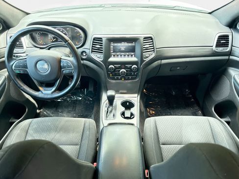 Used 2019 Jeep Grand Cherokee Laredo RWD image 15