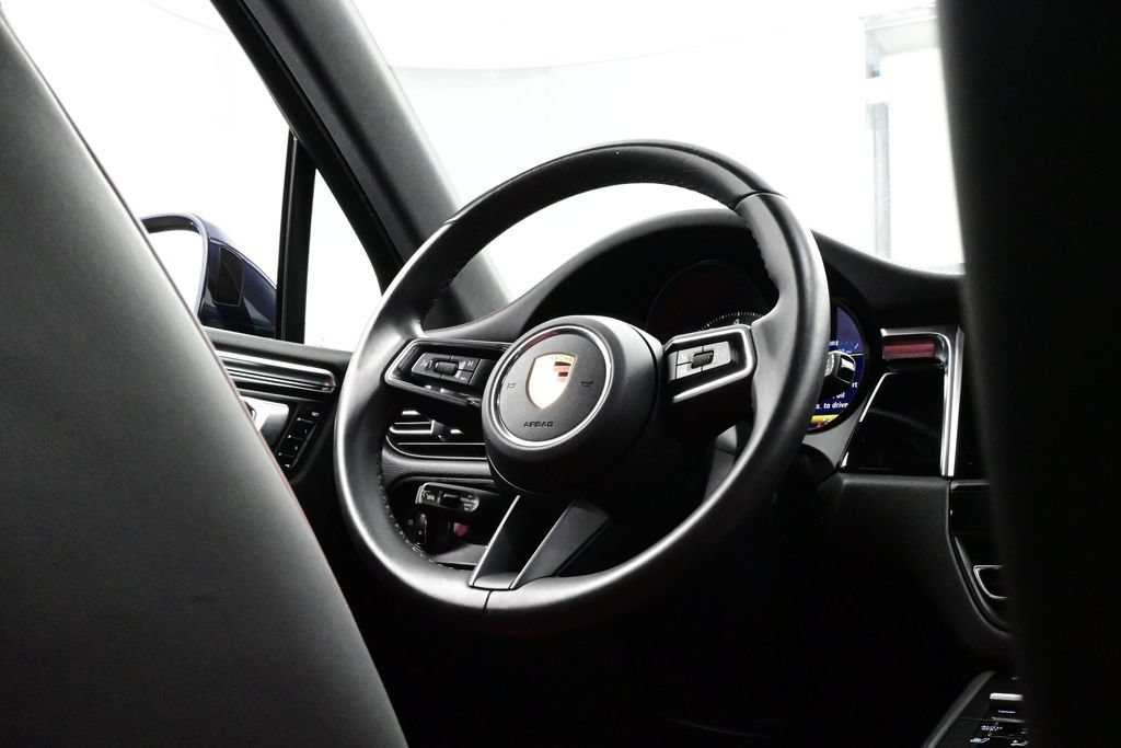 Certified 2023 Porsche Macan S AWD/4WD image 22