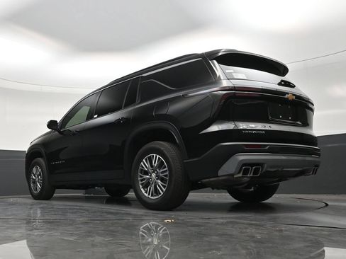 Used 2025 Chevrolet Traverse LT FWD image 21