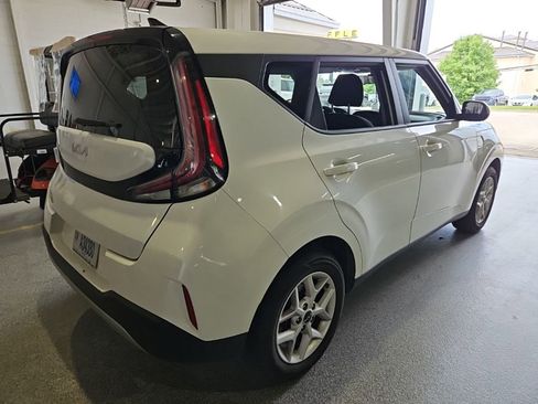 Used 2024 Kia Soul LX w/ Option Group 015 FWD image 3