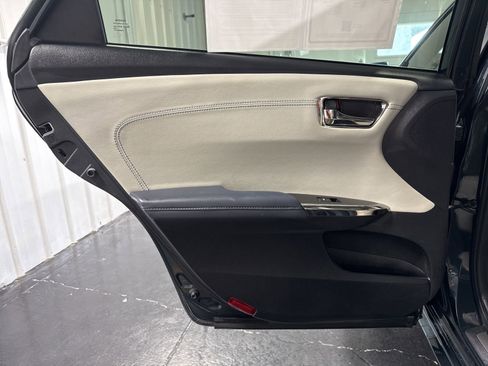 Used 2015 Toyota Avalon Limited w/ Technology Package FWD image 18