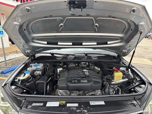 Used 2017 Volkswagen Touareg Wolfsburg Edition image 64