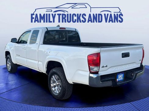 Used 2017 Toyota Tacoma SR5 image 3