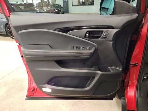 Used 2025 Honda Passport Black Edition image 22