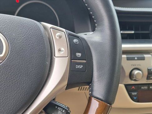 Used 2015 Lexus ES 350 w/ Luxury Package FWD image 12