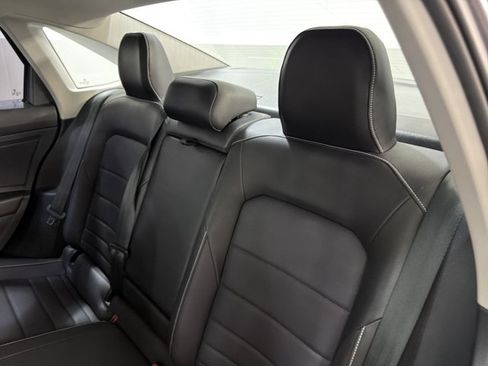 Used 2024 Volkswagen Jetta SE FWD image 9
