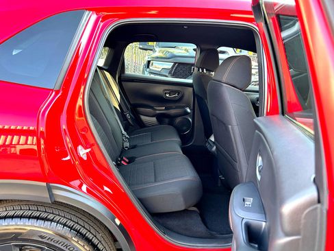 Used 2025 Honda HR-V Sport image 18