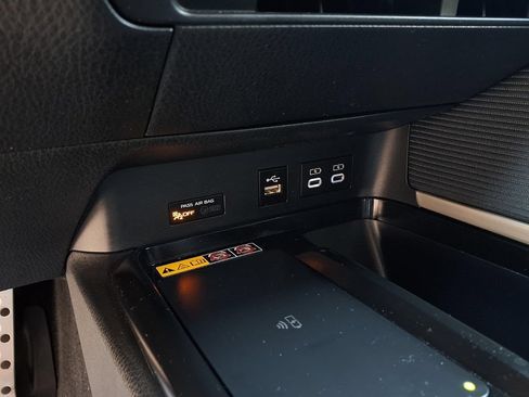 Used 2025 Toyota Camry SE w/ Convenience Package FWD image 13