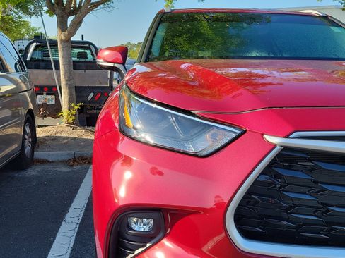 Used 2023 Toyota Highlander XLE image 7