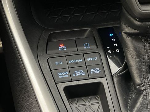 Used 2019 Toyota RAV4 LE w/ All Weather Liner Package AWD/4WD image 34