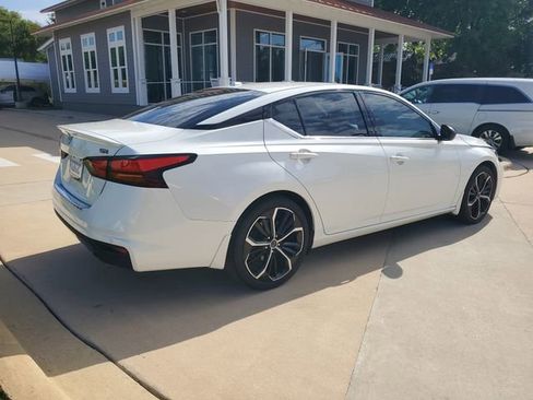 Used 2023 Nissan Altima 2.5 SR FWD image 10