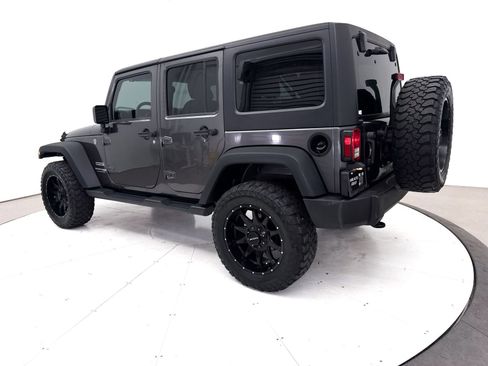 Used 2018 Jeep Wrangler Unlimited Sport S AWD/4WD image 10