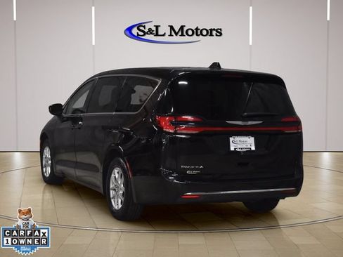 Certified 2024 Chrysler Pacifica Touring-L FWD image 7