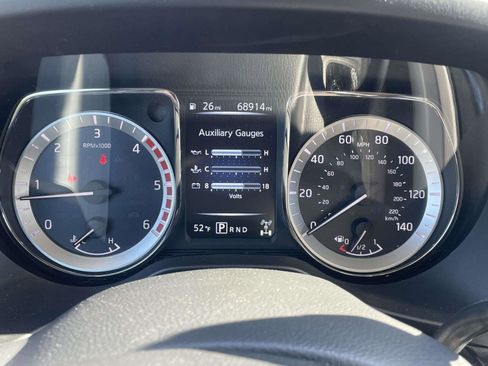 Used 2016 Nissan Titan SV AWD/4WD image 15