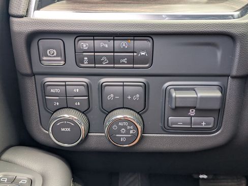 Certified 2025 Chevrolet Tahoe Premier AWD/4WD image 21