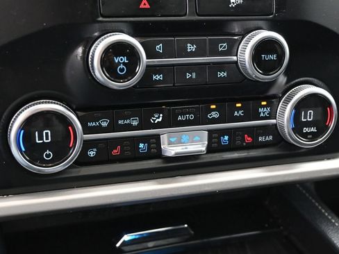 Used 2023 Ford Expedition XLT image 18