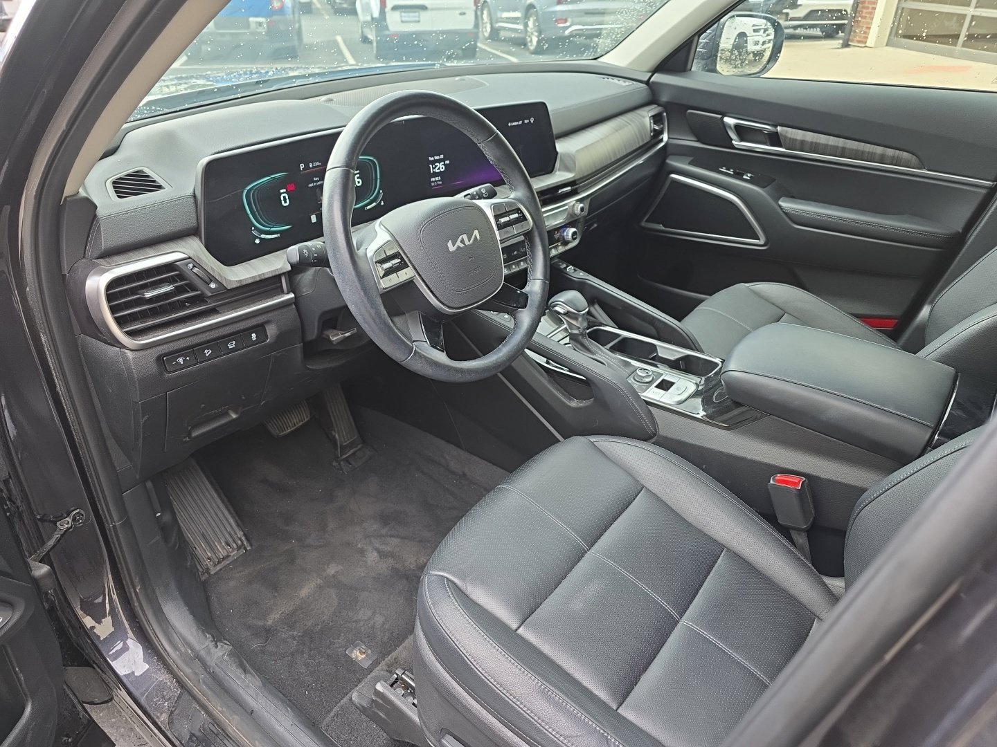 Used 2025 Kia Telluride EX w/ EX Captain's Chair Package AWD/4WD image 6
