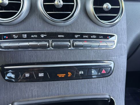 Used 2022 Mercedes-Benz GLC 300 4MATIC image 19