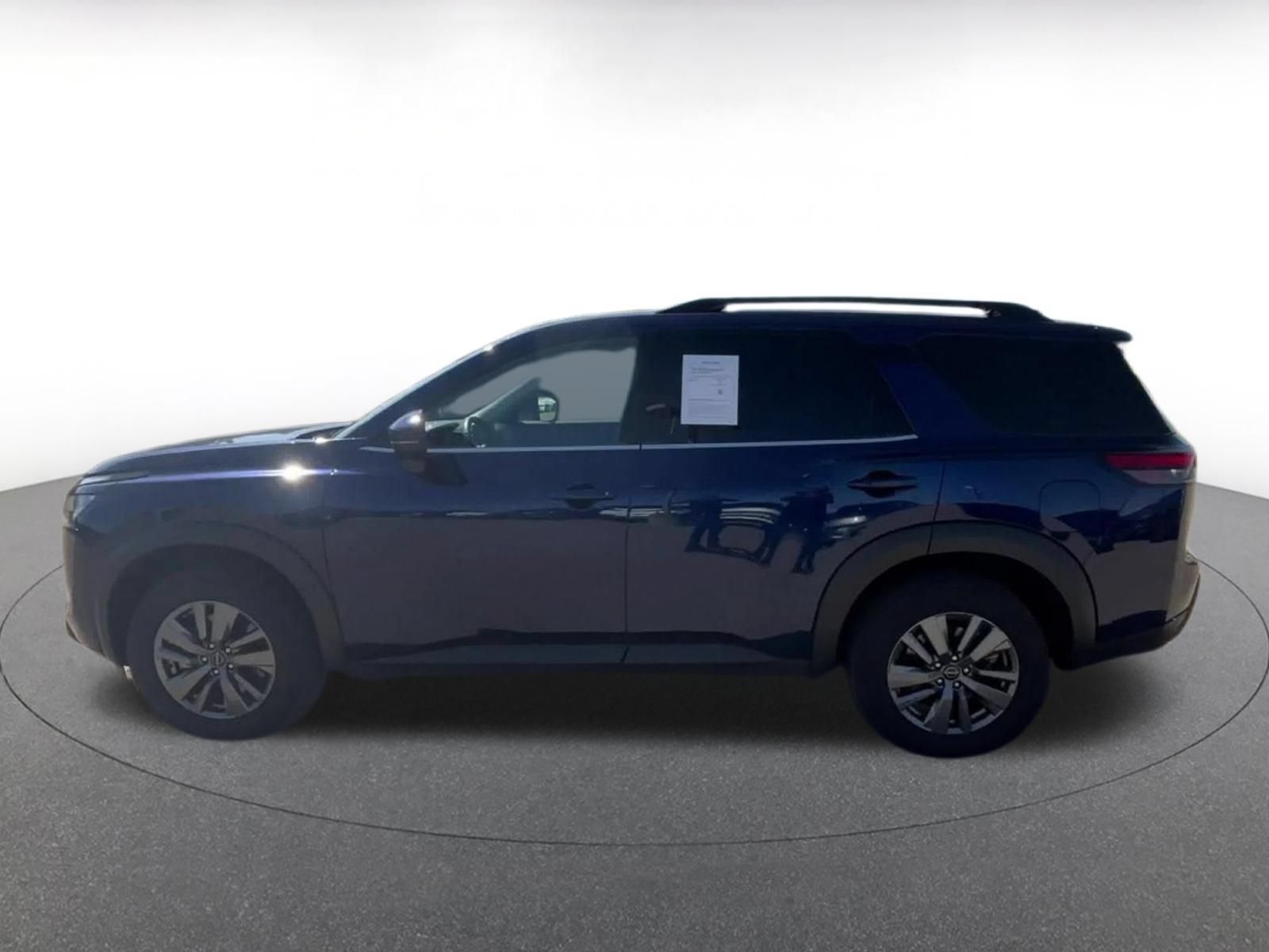 Used 2025 Nissan Pathfinder SV FWD image 8