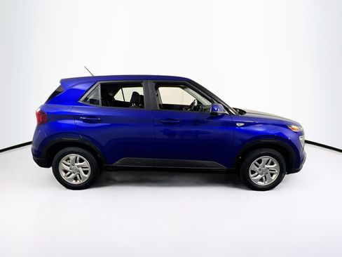 Used 2023 Hyundai Venue SE FWD image 4