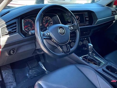 Used 2019 Volkswagen Jetta SE w/ Cold Weather Package image 18