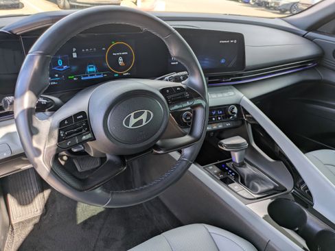 Certified 2024 Hyundai Elantra Limited image 17