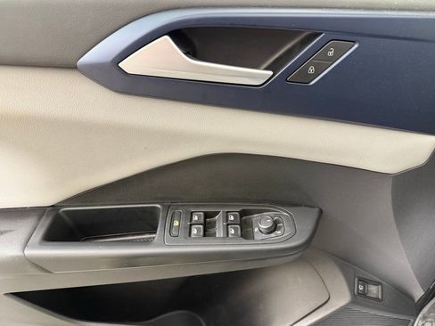 Used 2022 Volkswagen Taos SE image 20