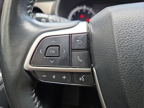 Used 2023 Toyota Highlander XLE AWD/4WD image 20
