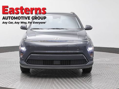 Used 2024 Hyundai Kona SEL FWD image 2