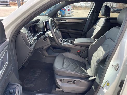 Used 2025 Volkswagen Atlas Cross Sport SE image 8