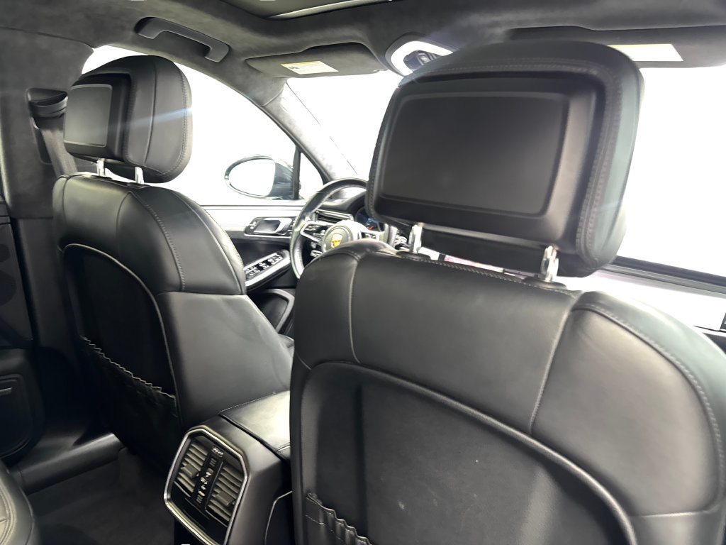 Used 2020 Porsche Macan Turbo AWD/4WD image 42