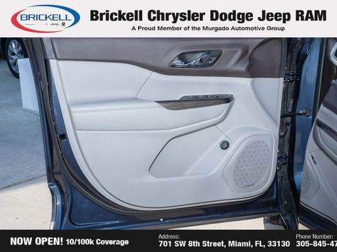 Used 2018 GMC Acadia SLT image 12