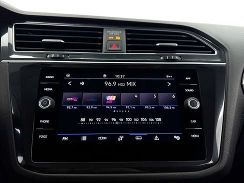 Used 2022 Volkswagen Tiguan SE FWD image 4
