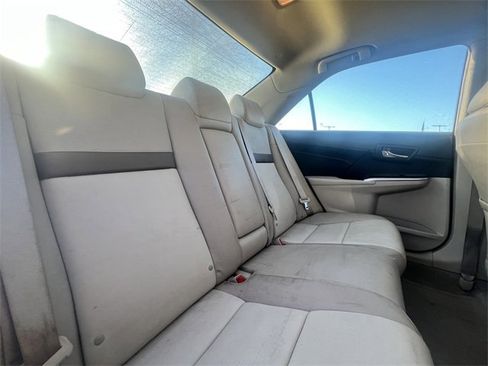 Used 2014 Toyota Camry XLE image 19