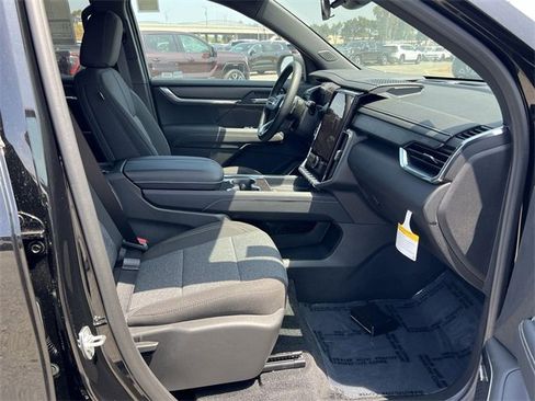 New 2025 GMC Acadia Elevation image 30