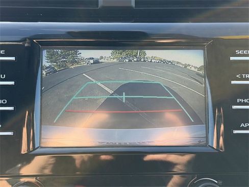 Used 2019 Toyota Camry SE image 37