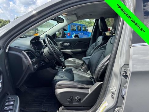 Used 2021 Jeep Cherokee Latitude Lux image 3